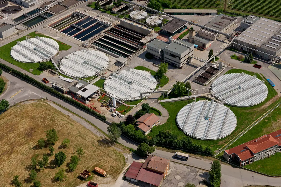Copertura delle vasche dell'impianto Acque del Chiampo, Arzignano